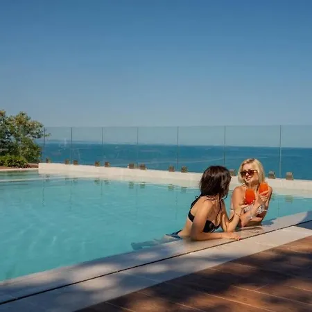 Апартаменти Aquaview & Pool *
